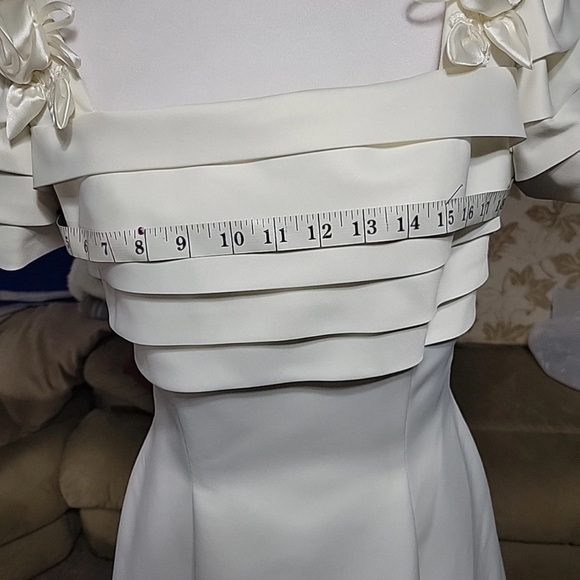 Elegant White Pleated Dress - Picture 15 of 16